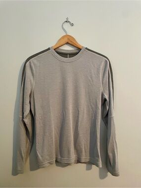 Lululemon Men's Long Sleeve Crewneck Shirt in Light Gray with Dark Gray Accents